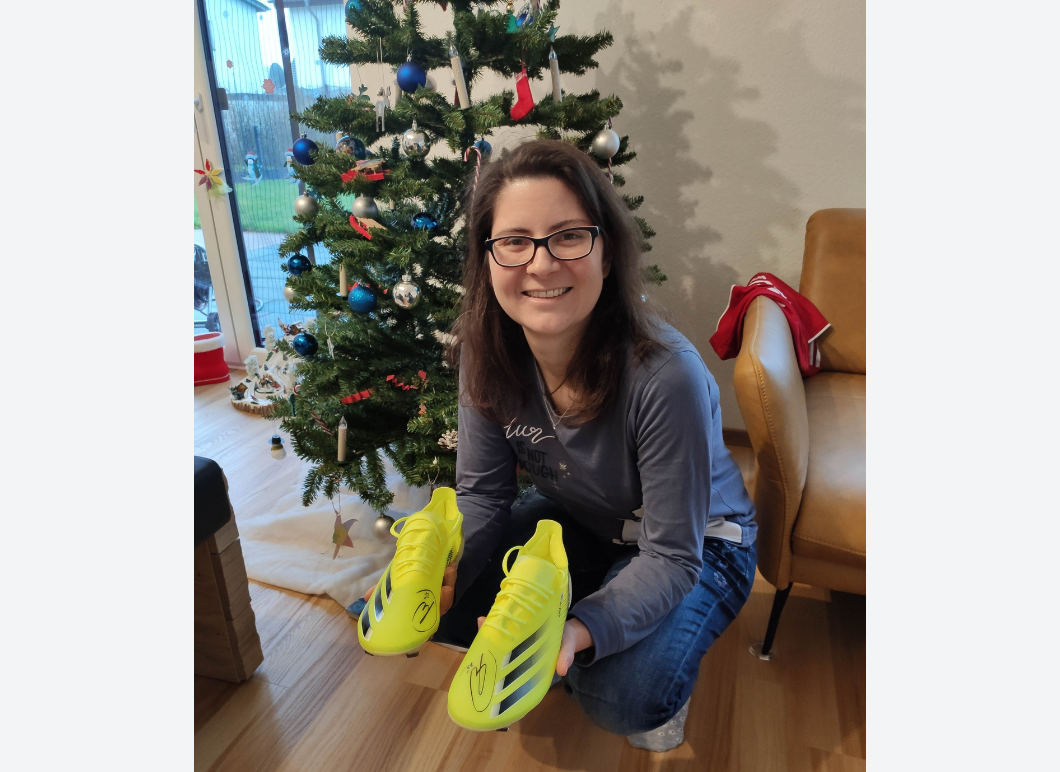 Thomas Müllers Schuhe als Weihnachtsgeschenk Thomas Müllers Schuhe als Weihnachtsgeschenk