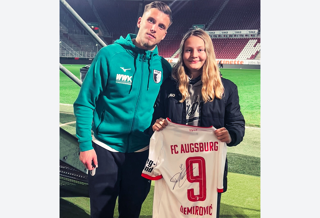 Traum erfüllt: Lilly traf ihren Lieblingsfußballer! Traum erfüllt: Lilly traf ihren Lieblingsfußballer!