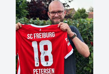 Unser Bieter ergattert das letzte Trikot von Nils Petersen! Unser Bieter ergattert das letzte Trikot von Nils Petersen!