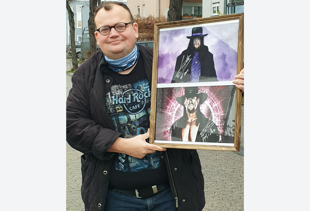 Wrestler-Fan freut sich über einmalige Bilder von „The Undertaker“ Wrestler-Fan freut sich über einmalige Bilder von „The Undertaker“