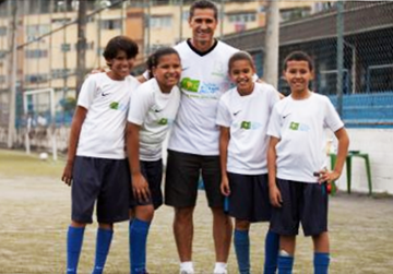 Bola Pra Frente Rio de Janeiro - Eines der größten sportlichen Kinderhilfsprojekte in Rio de Janeiro Bola Pra Frente Rio de Janeiro - Eines der größten sportlichen Kinderhilfsprojekte in Rio de Janeiro