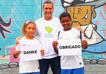 Bola Pra Frente Rio de Janeiro - Eines der größten sportlichen Kinderhilfsprojekte in Rio de Janeiro Bola Pra Frente Rio de Janeiro - Eines der größten sportlichen Kinderhilfsprojekte in Rio de Janeiro