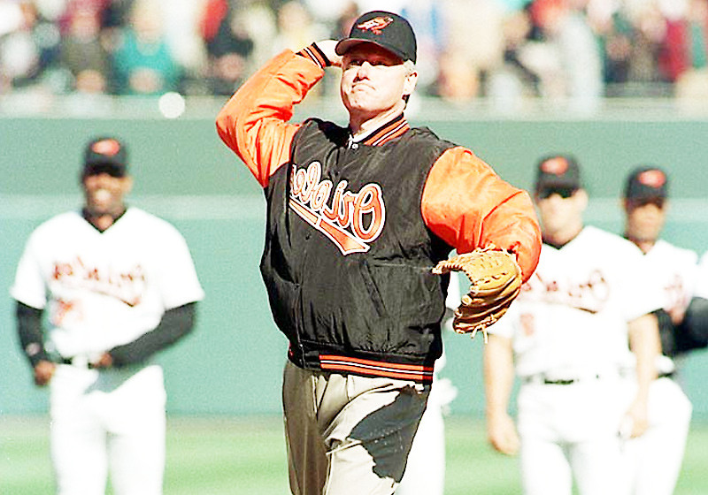 Bill Clinton beim sogenannten „First Pitch“, dem Eröffnungswurf der neuen Spielzeit