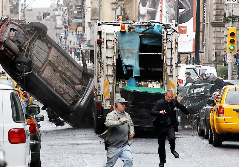 Der Hollywood-Schauspieler rettet dabei die Welt kurz vor ihrem Untergang