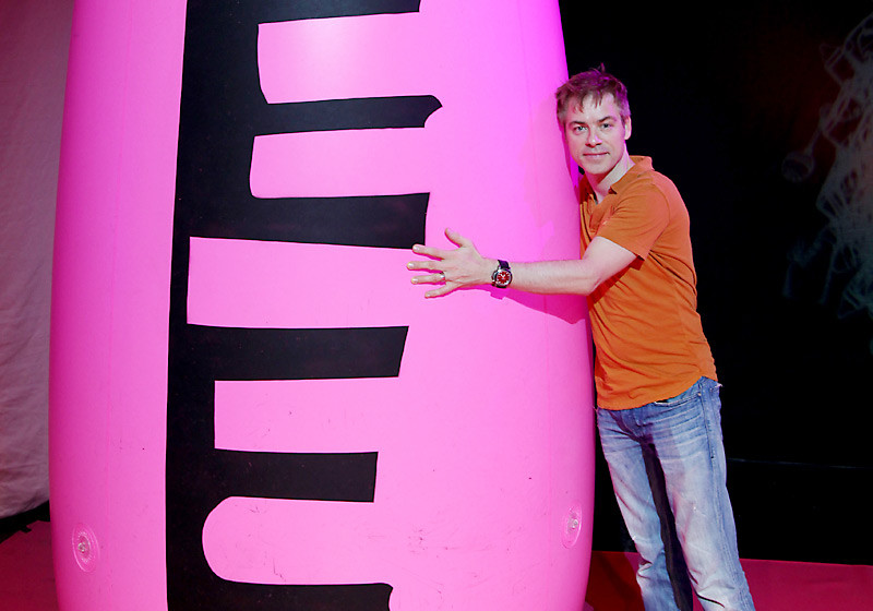 In der Bühnendeko enthalten, eine 3,5 m hohe Babyflasche