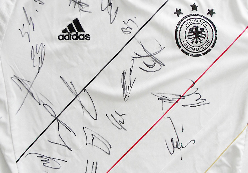  DFB-Trikot signiert 