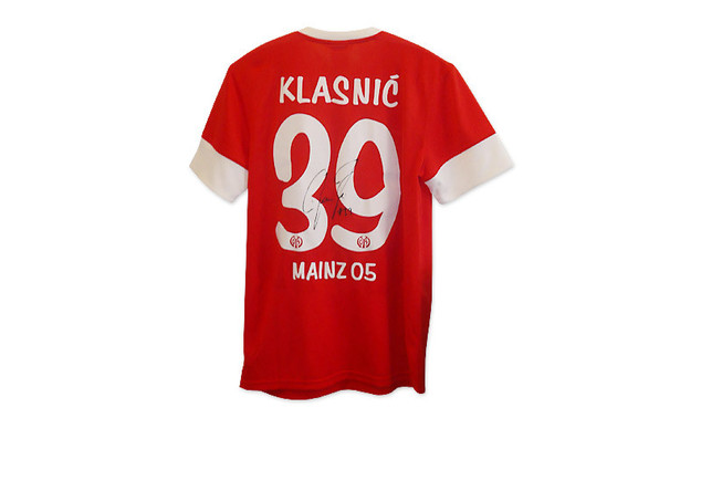 Signiertes Trikot von Ivan Klasnic