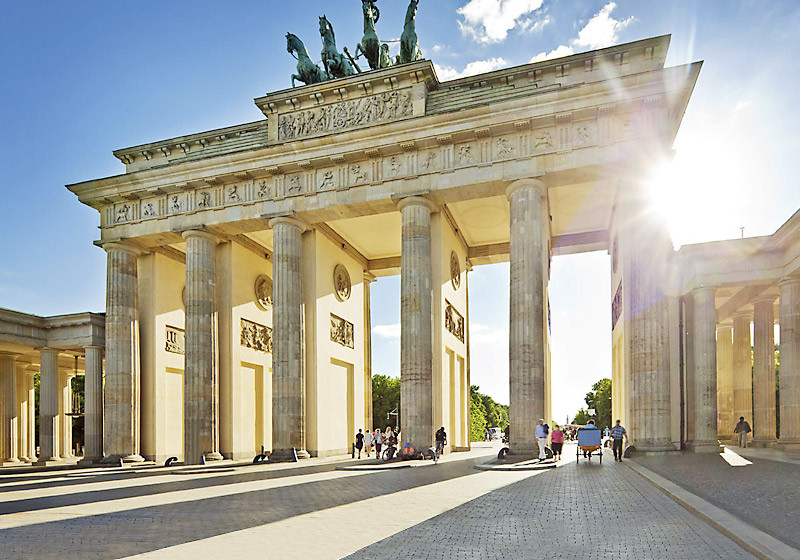 Ein Spaziergang durch das Brandenburger Tor kann Sie erwarten