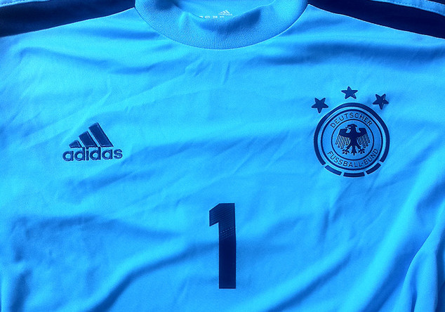  Neuers Torwarttrikot 