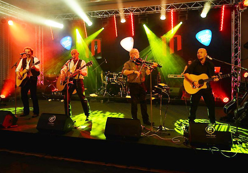 Hier treffen Produzenten auf Musiker, Marketingprofis auf Stars und Sternchen