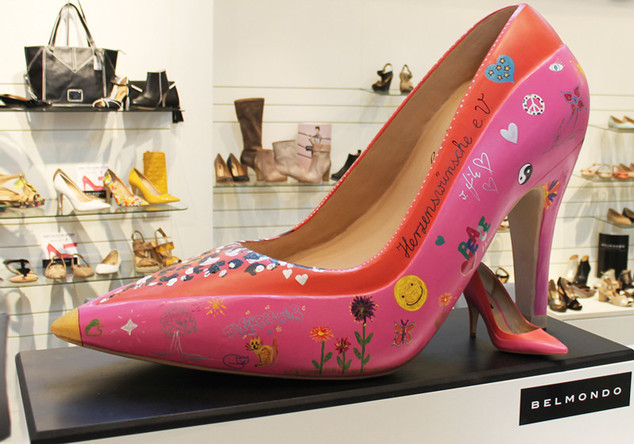  Handbemalter Riesen-Pumps 