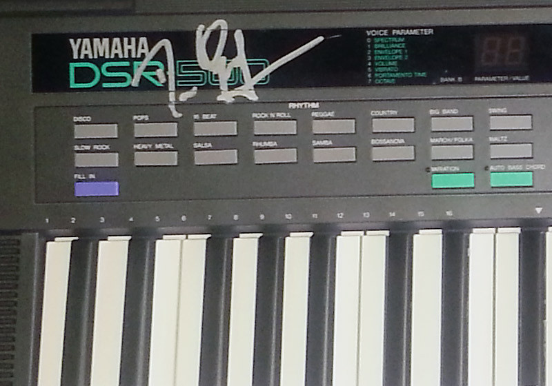 Die Signatur des Grafen ist im oberen Display platziert