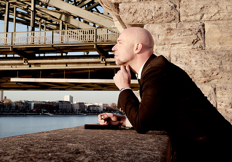 Der Graf lässt für den guten Zweck das signierte Keyboard versteigern