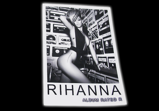  Rihanna signiert 2 
