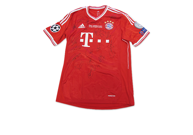 Matchvorbereitetes Trikot von Bastian Schweinsteiger mit Autogrammen