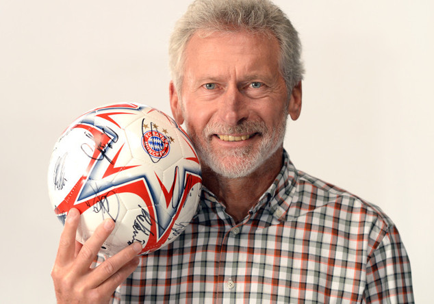  Signierter FC Bayern-Ball 