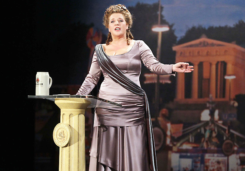 Starkbieranstich, bei dem alljährlich die Politprominenz aufs Korn genommen wird