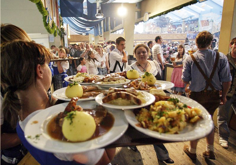  Tisch im Hacker-Festzelt 