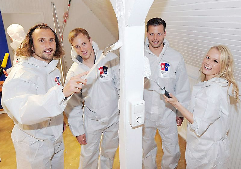 Steichen für den guten Zweck: Der HSV malert im Kinder-Hospiz