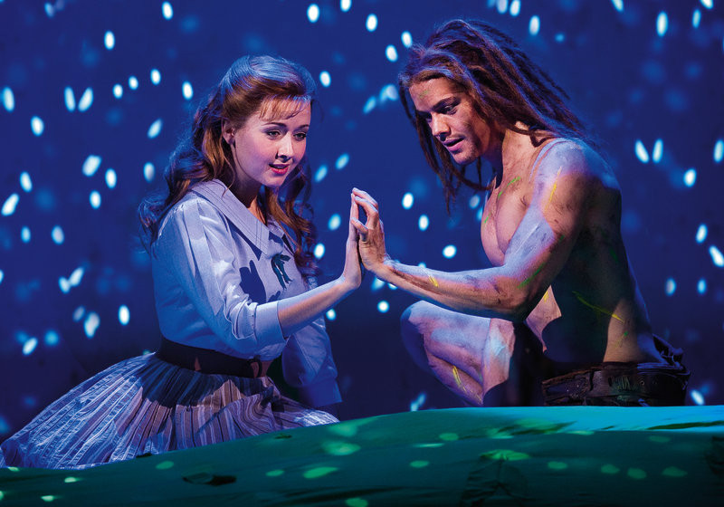 Sehen Sie die packende Geschichte von Jane & Tarzan