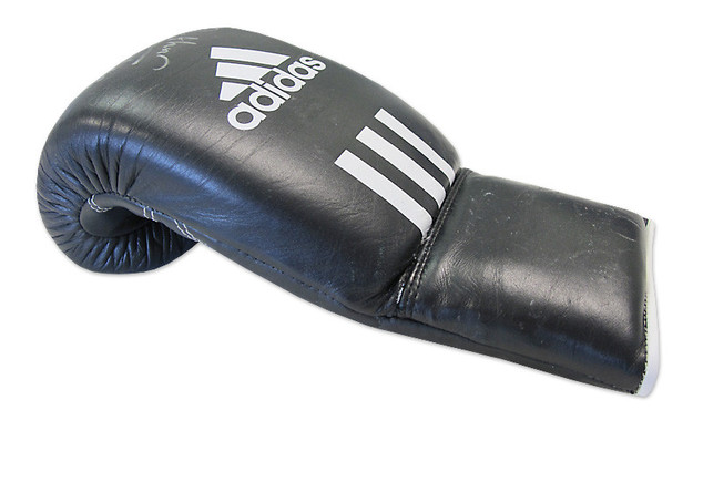 Handschuhe von Box-König Arthur Abraham
