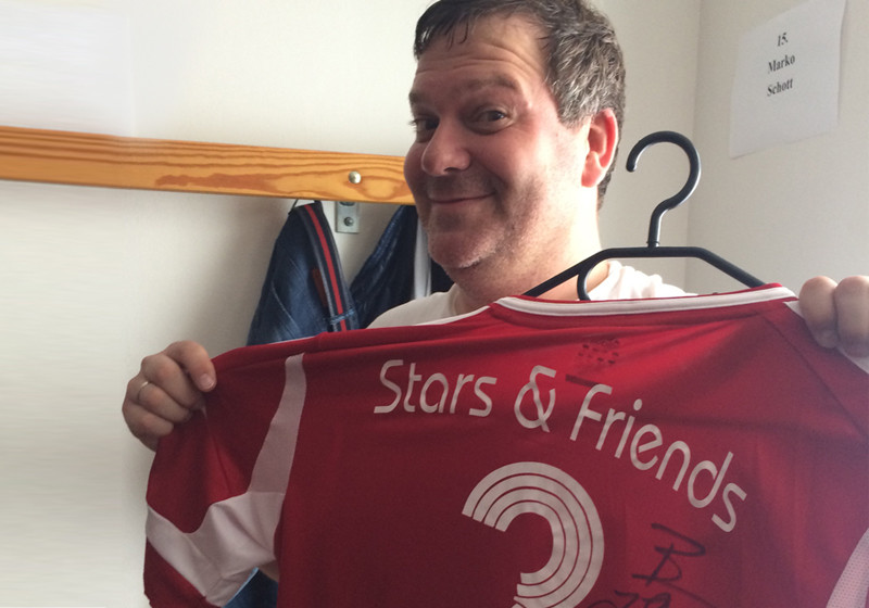  Benefiz-Trikot von Elton 