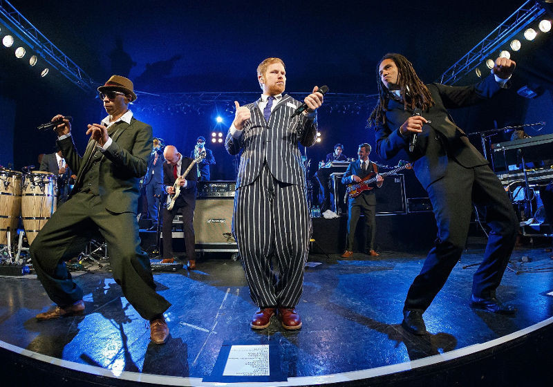 Am Abend geht es für Sie als VIP zu SEEED