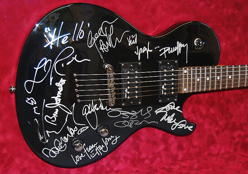  signierte Gitarre 