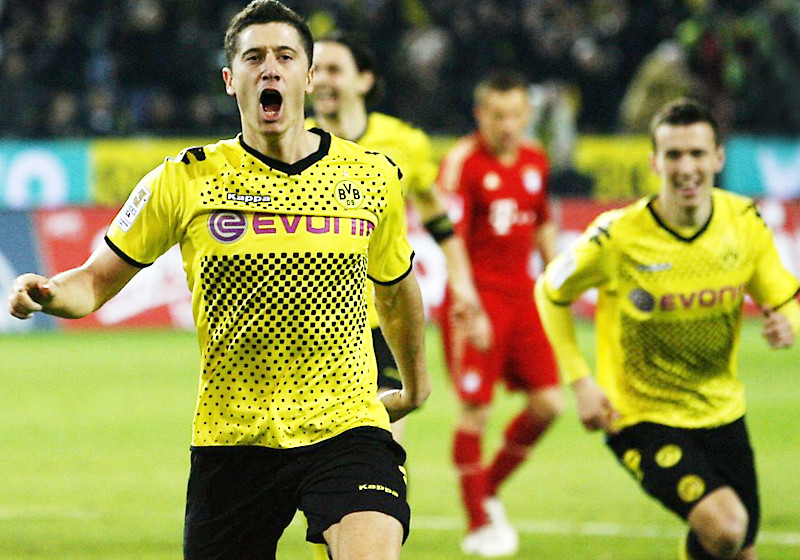  Signierter BVB Retro-Ball 