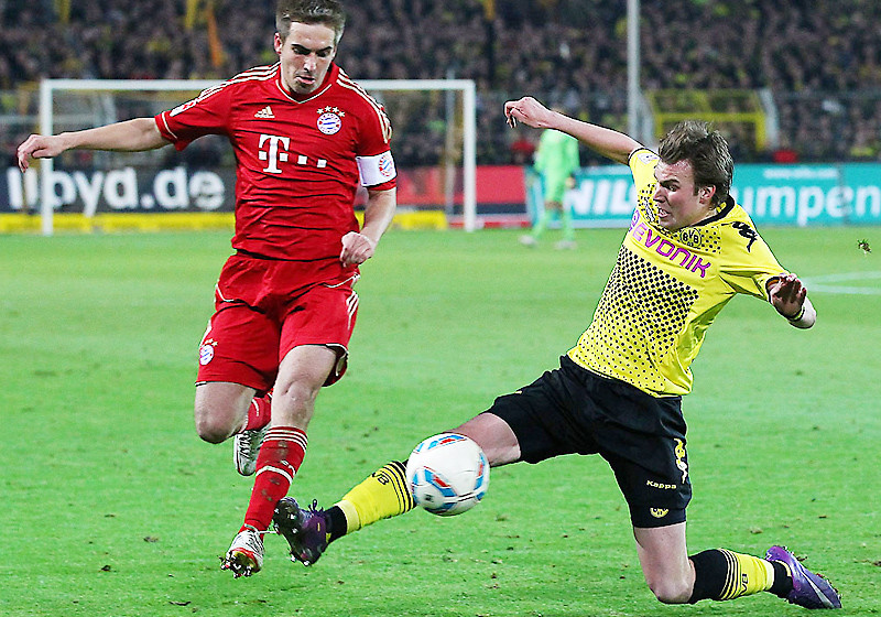  Signierter BVB Retro-Ball 