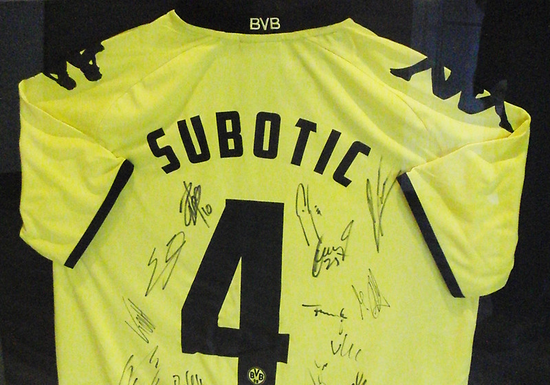  Trikots vom BVB & FCB 