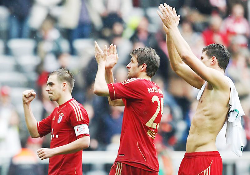  Trikots vom BVB & FCB 