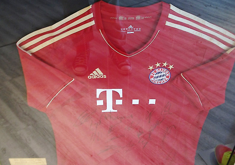  Trikots vom BVB & FCB 