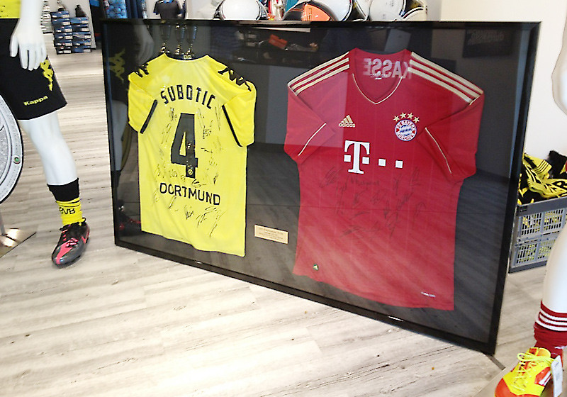  Trikots vom BVB & FCB 