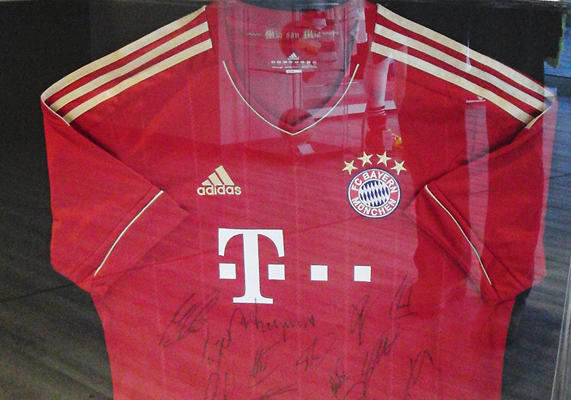  Trikots vom BVB & FCB 