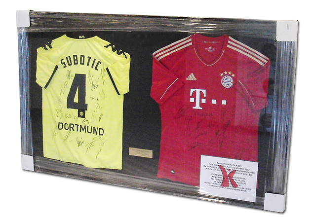  Trikots vom BVB & FCB 