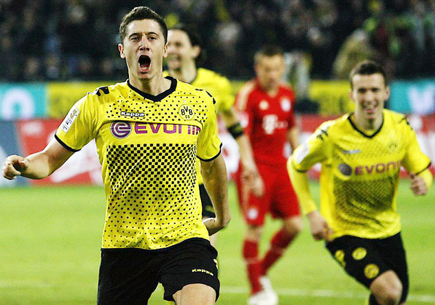 Spitzenspiel der beiden Bundesligavereine im Signal Iduna Park