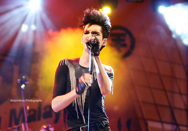 Der Tokio Hotel-Frontmann trug das Stück während eines Konzertes in Malaysia