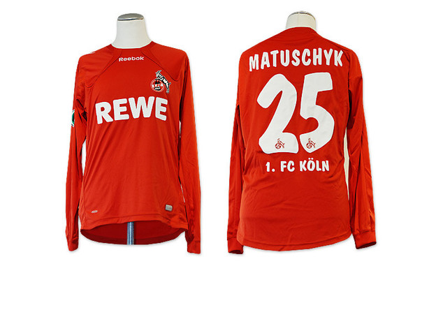 Trikot des 1. FC Köln mit der Beflockung von Adam Matuschyk
