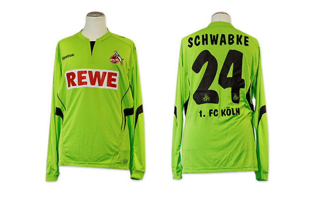 Torwarttrikot des 1. FC Köln mit der Beflockung von Daniel Schwabke
