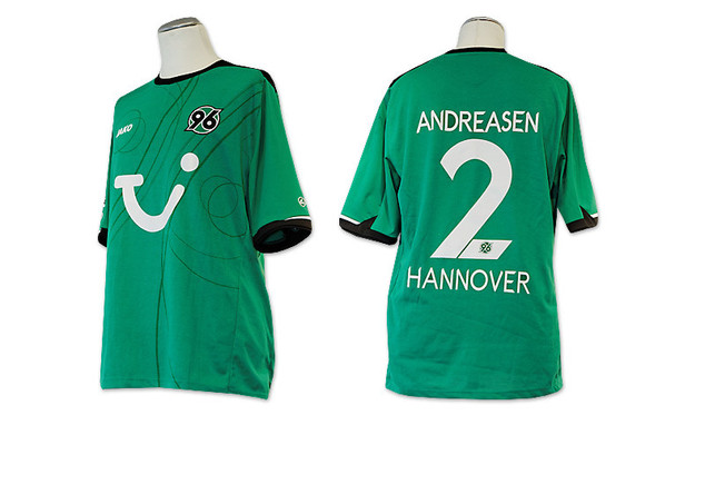 Trikot von Hannover 96 mit der Beflockung von Leon Andreasen