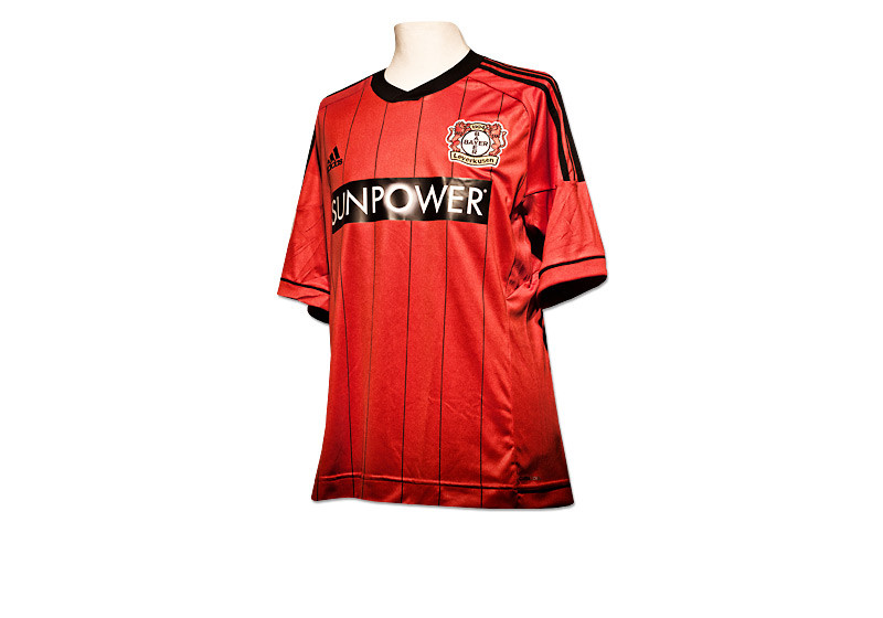 Bayer Leverkusen-Trikot von Simon Rolfes mit Unterschriften