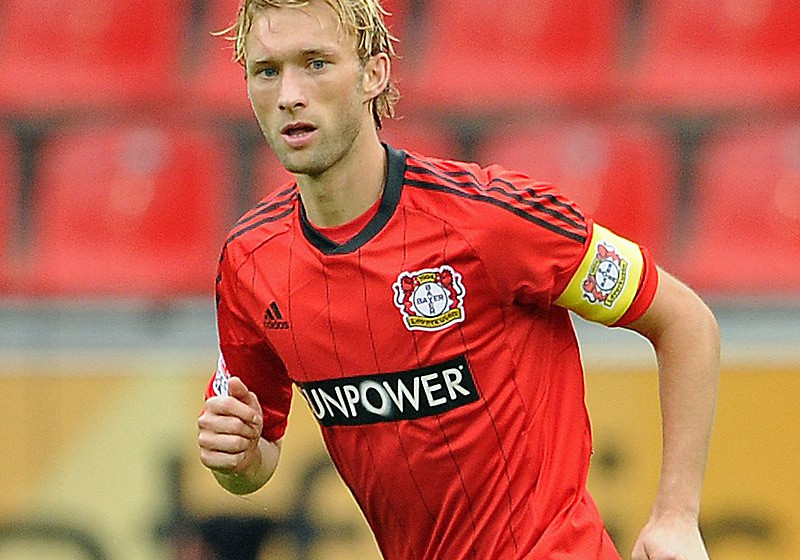 Mittelfeldspieler von Bayer Leverkusen Simon Rolfes