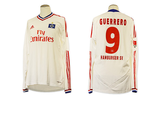 Langarm-Heimtrikot des HSV mit der Beflockung von Paolo Guerrero