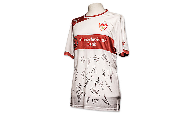 Trikot des VfB Stuttgart mit den Unterschriften des gesamten Spieler-Kaders