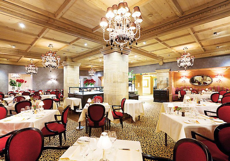 Mit Peter Wyss ein Drei-Gänge-Menü im traditionellen Luxushotel Gstaad Palace kochen