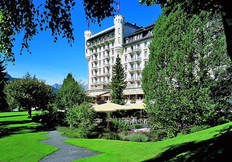 Romantische Architektur, elegante Innendekoration und moderne Einrichtungen