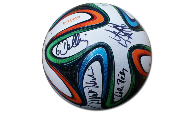  Signierter WM-Spielball 