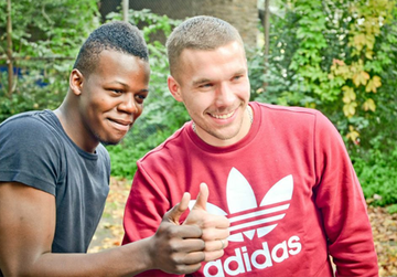 Lukas Podolski Foundation United Charity Auktionen Fur Kinder In Not