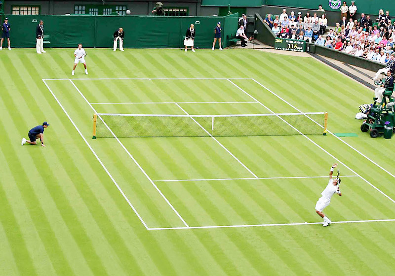 Sehen Sie die Welt-Elite des weißen Sports auf dem heiligen Rasen von Wimbledon